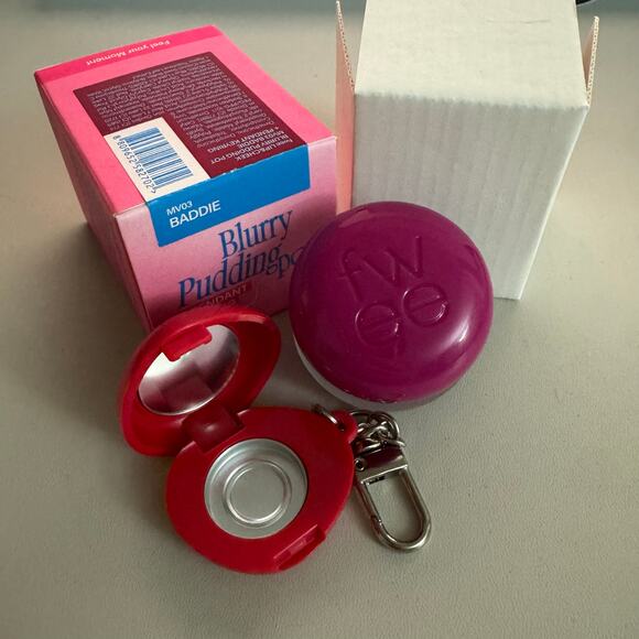 Fwee Blurry Pudding Pot - MV03 BADDIE + Red Keyring/Keychain - Picture 2 of 8